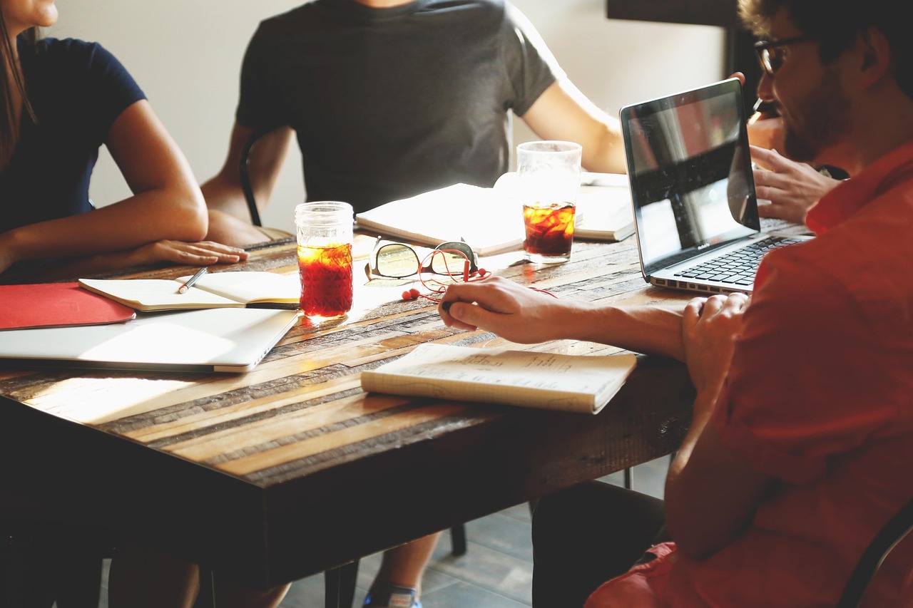 Buyer and producer settling terms before the first order